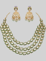 festive-look-27-prod_01KJ9PDCRK2KGSSTPXY780FWVE