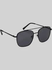 vacation-look-42-prod_01KDTNGJRT1QWBYJ1EJG4FVTW7