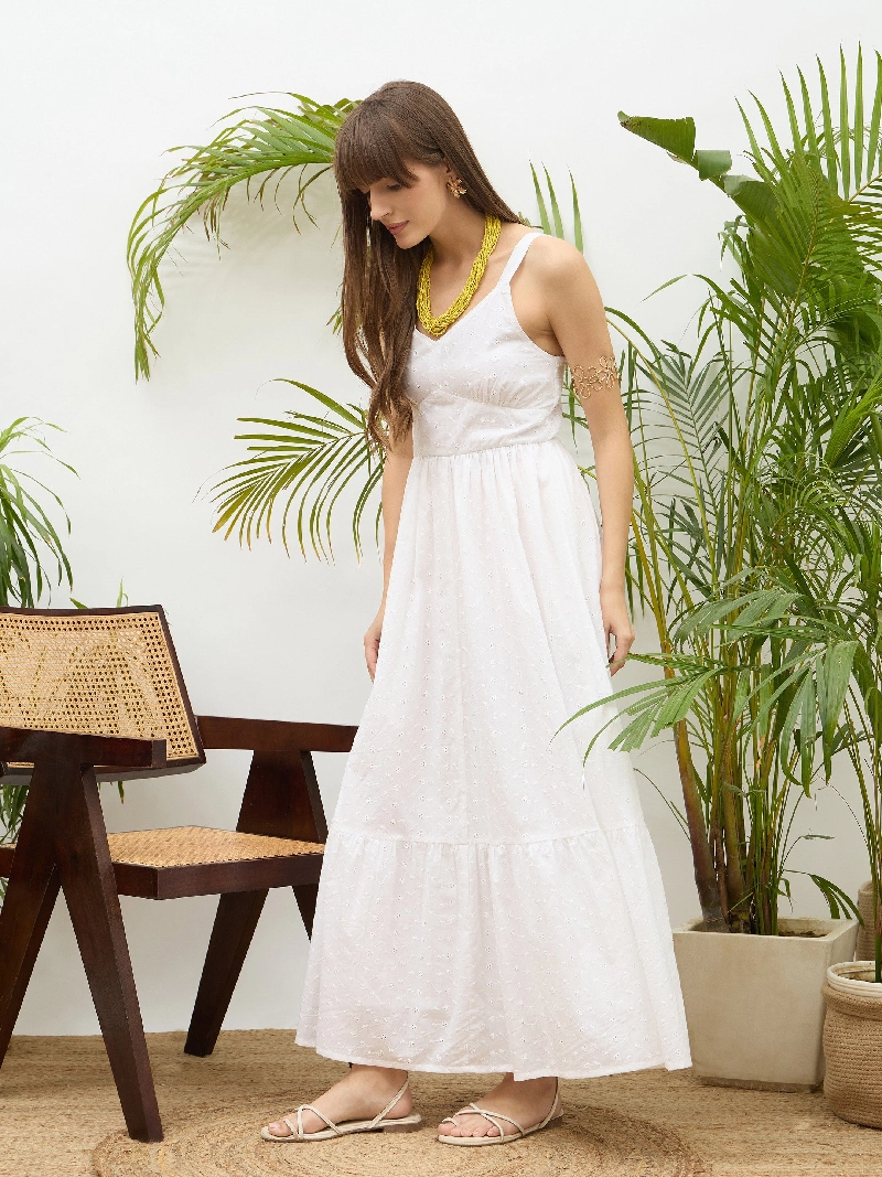 green emerald velvet dress Women Embroidered Fit & Flare Dress M / White