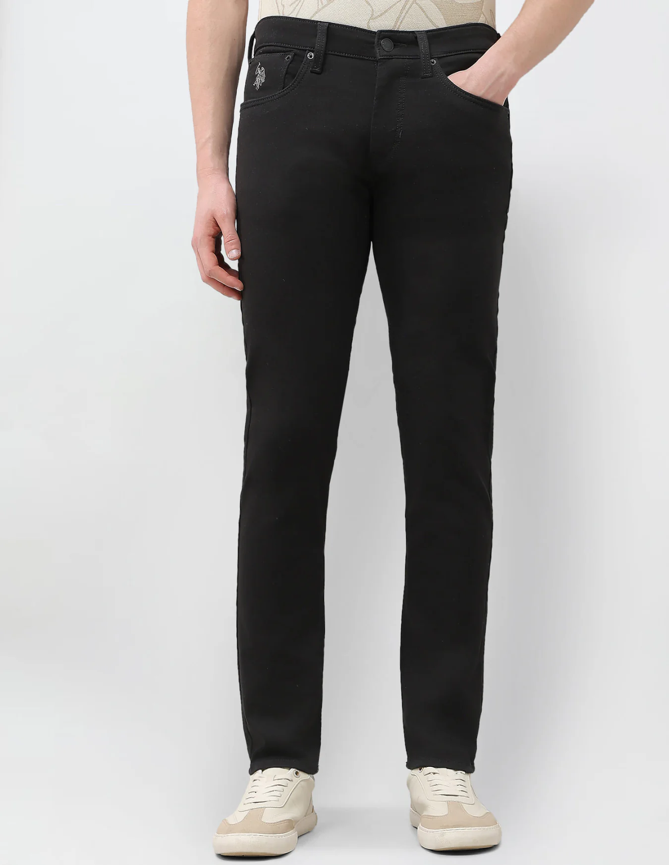 Men's Black Casual Tapered Fit Mid Rise Non-Faded Jeans