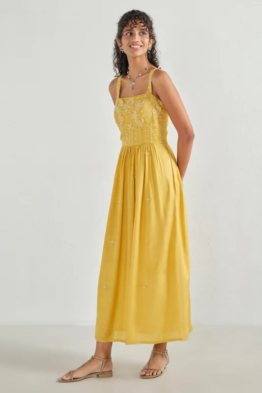 global desi party wear dresses Old-world grace, new-age glamour.  #GlobalDesi #VoiceYourStyle