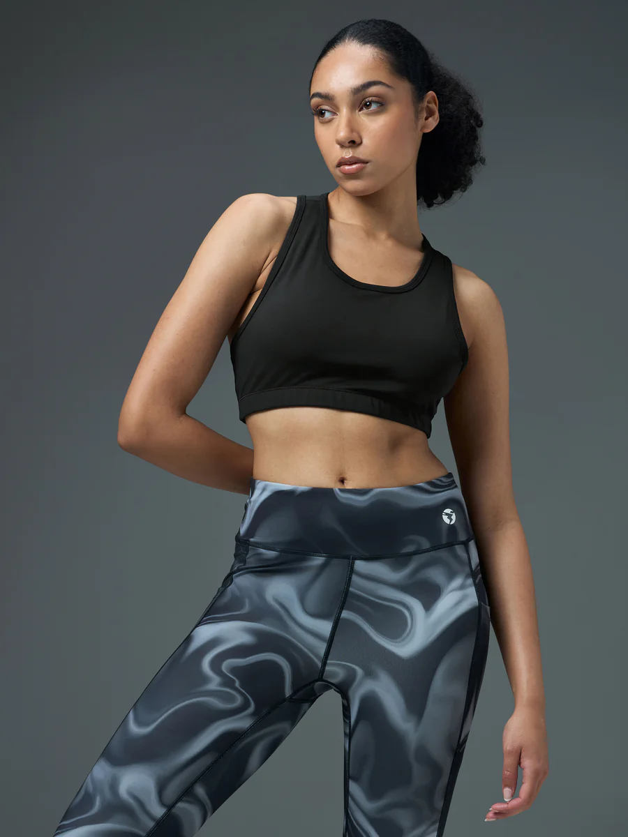 Women's Black Slim Fit Scoop Neck Sports Bra with Elasto Plus for Training